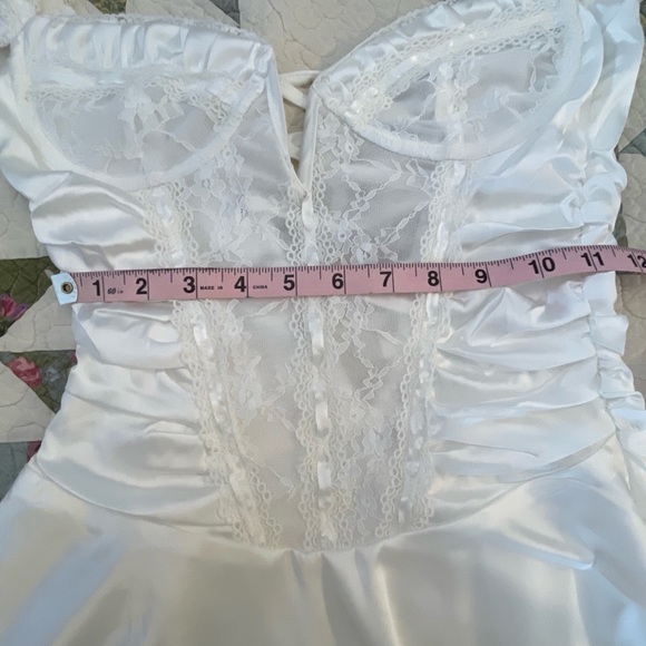 Outcast DELTA Mini Dress White Lace Tie Back NWT Size Small - Picture 14 of 16